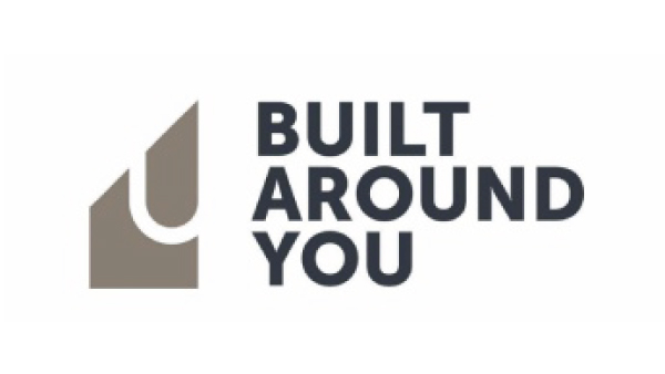 Who manages what when building a home